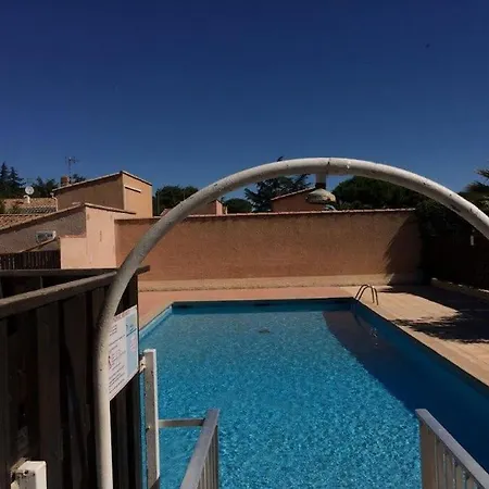 Jolie Maison Dans Avec Piscine