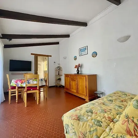 Jolie Maison Dans Avec Piscine Holiday home *